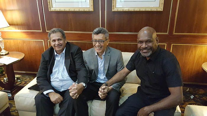 Hand in hand in Melanesian unity (from left) , Air Vanuatu CEO, Joseph Laloyer, Air Niugini CEO and ASPA chairman, Simon Foo and Solomon Airlines CEO, Captain Ron Sumsum