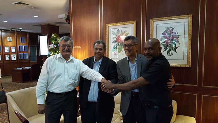 Pictured from left, ASPA secretary general, George Faktaufon congratulating Air Vanuatu CEO, Joseph Laloyer, Air Niugini CEO and ASPA chairman, Simon Foo and Solomon Airlines CEO, Captain Ron Sumsum